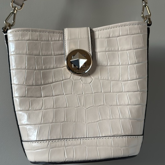 EUC KATE SPADE AUDREY CREAM CROCODILE EMBOSSED MINI BUCKET BAG - Picture 1 of 11